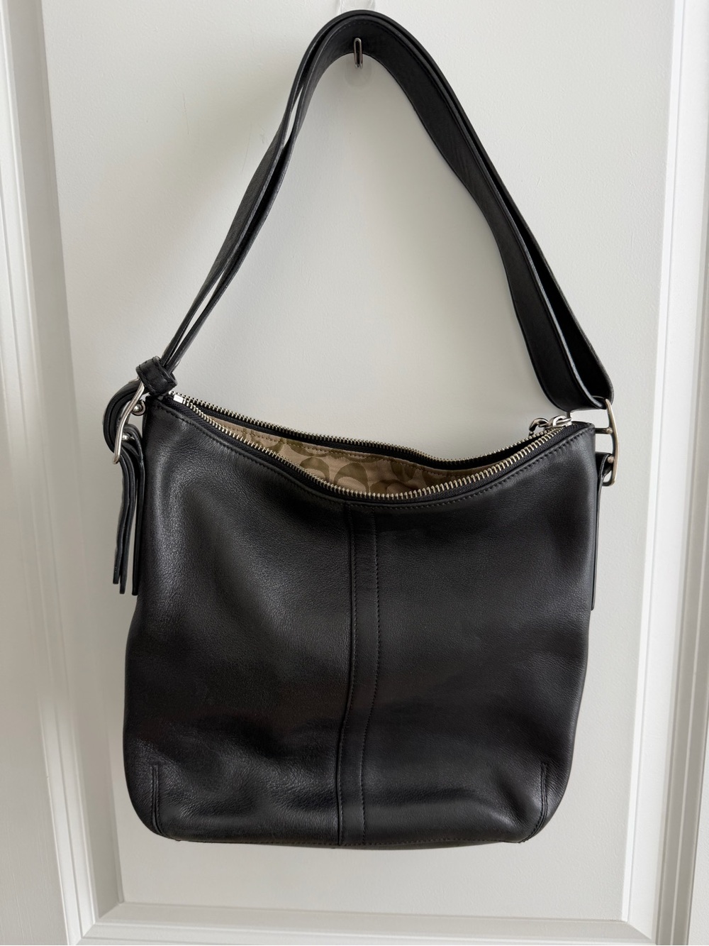 Coach Black Leather Shoulder Bag - Classic Everyday Hobo